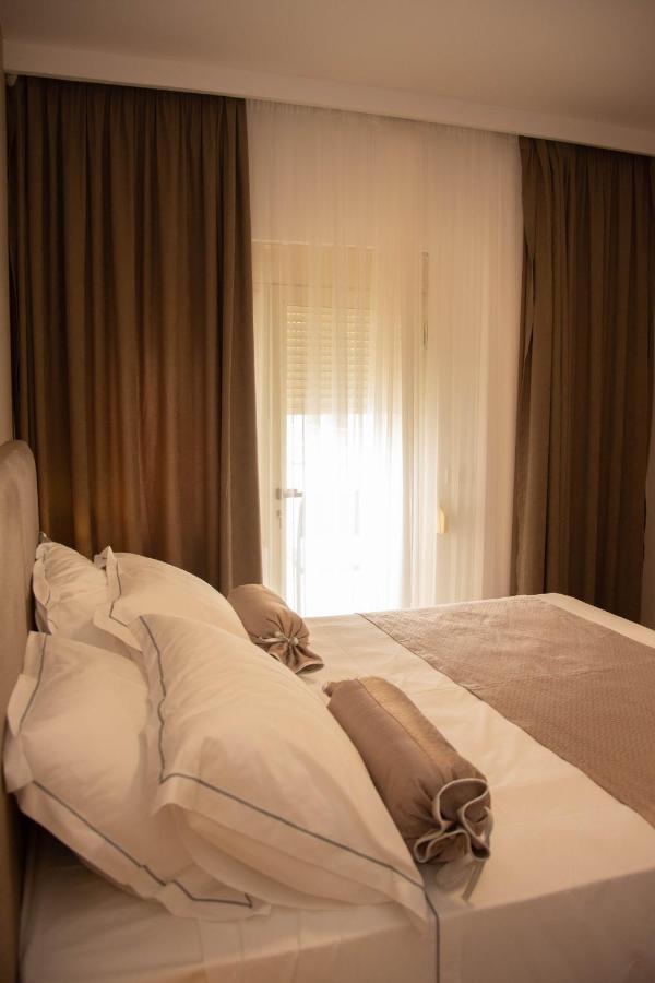 Wave Beachfront Apartments Dıraç Dış mekan fotoğraf