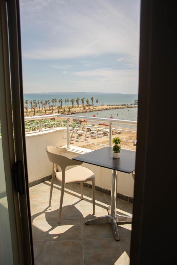 Wave Beachfront Apartments Dıraç Dış mekan fotoğraf