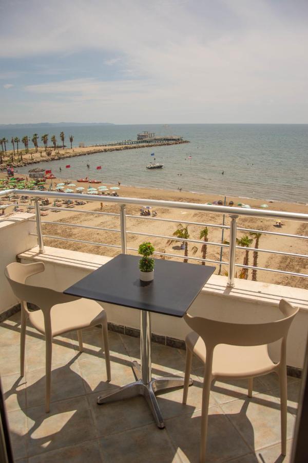 Wave Beachfront Apartments Dıraç Dış mekan fotoğraf