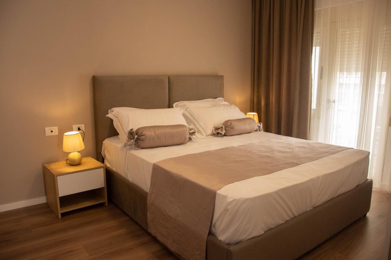 Wave Beachfront Apartments Dıraç Dış mekan fotoğraf