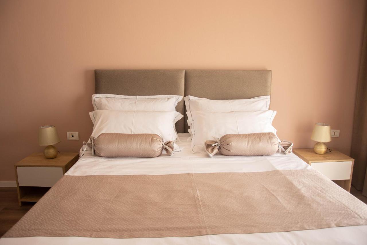 Wave Beachfront Apartments Dıraç Dış mekan fotoğraf