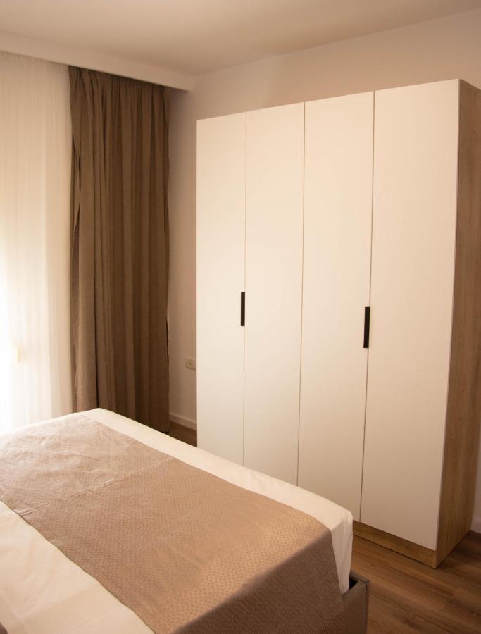 Wave Beachfront Apartments Dıraç Dış mekan fotoğraf