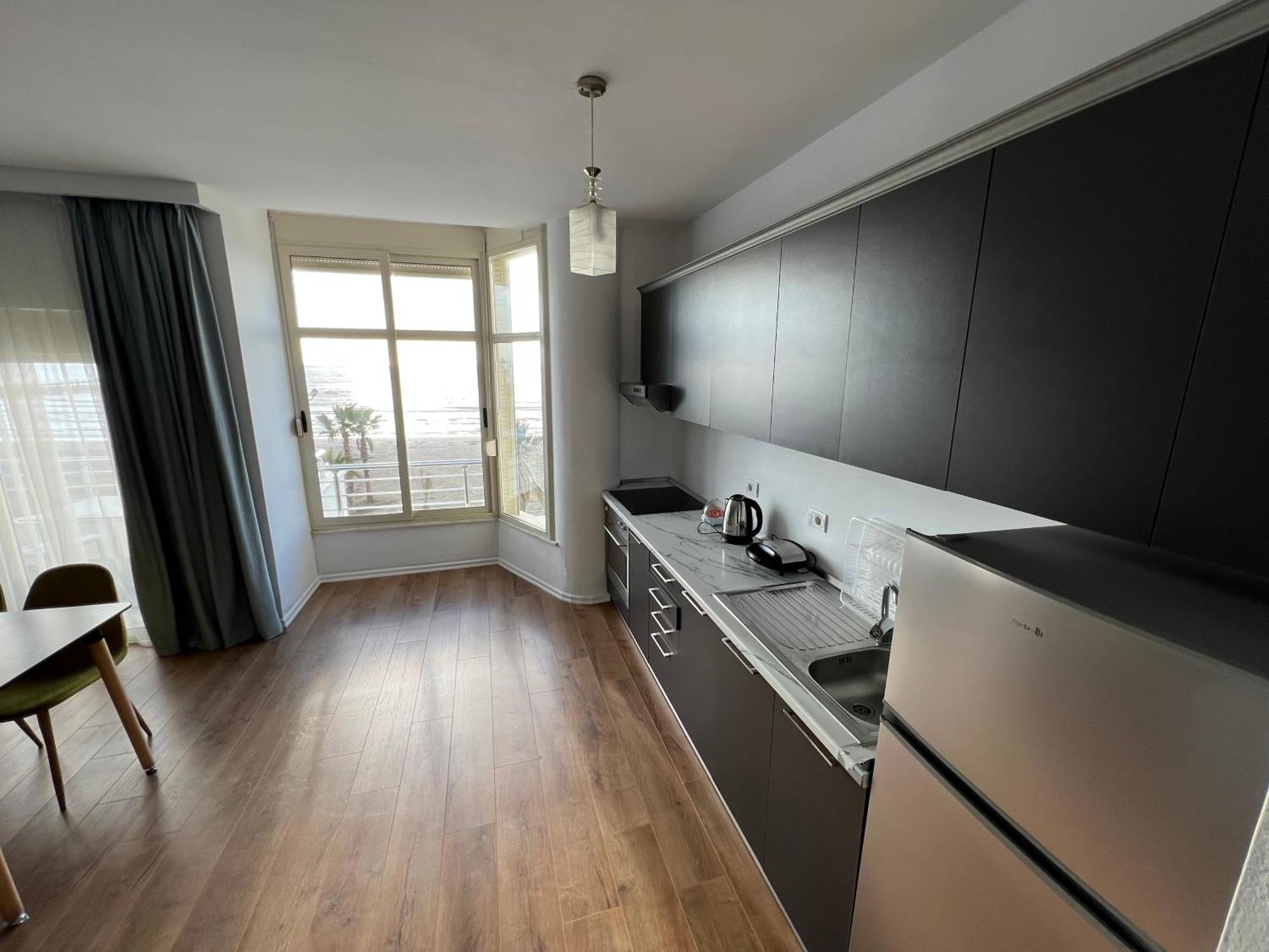 Wave Beachfront Apartments Dıraç Dış mekan fotoğraf