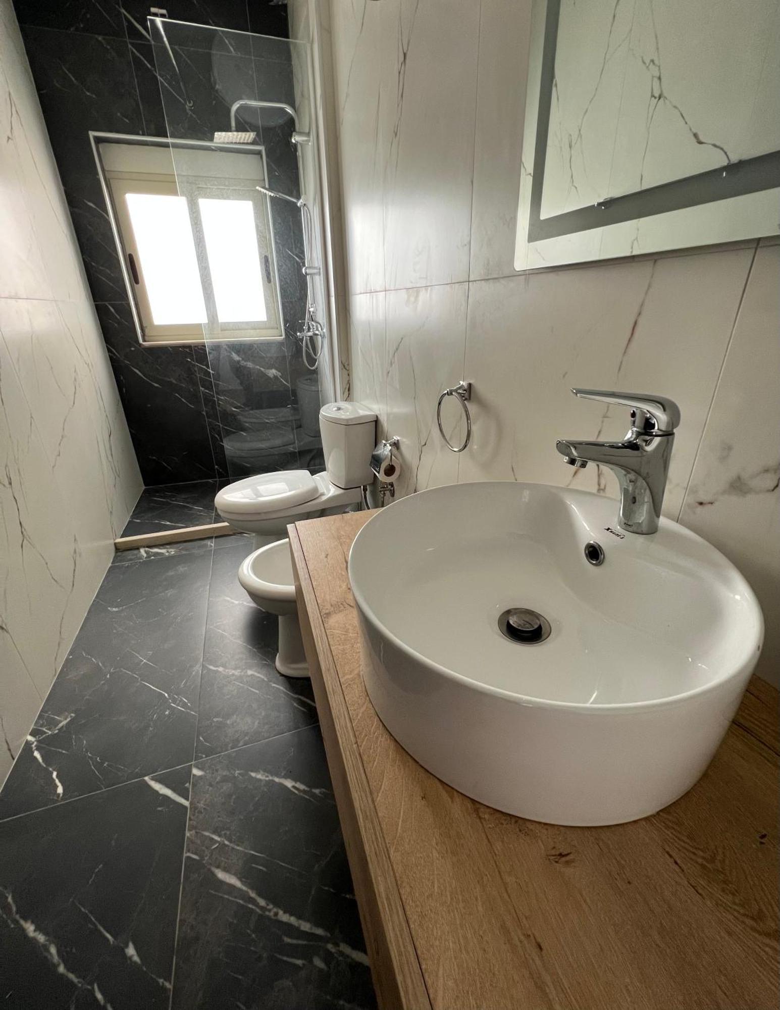 Wave Beachfront Apartments Dıraç Dış mekan fotoğraf