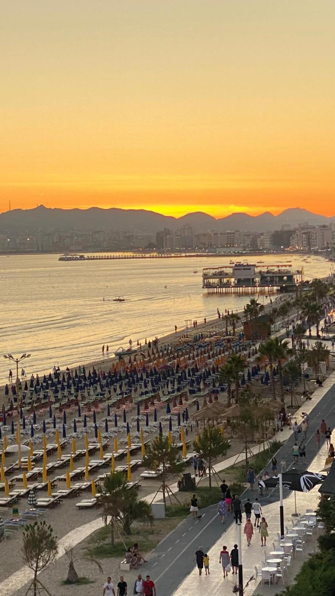 Wave Beachfront Apartments Dıraç Dış mekan fotoğraf