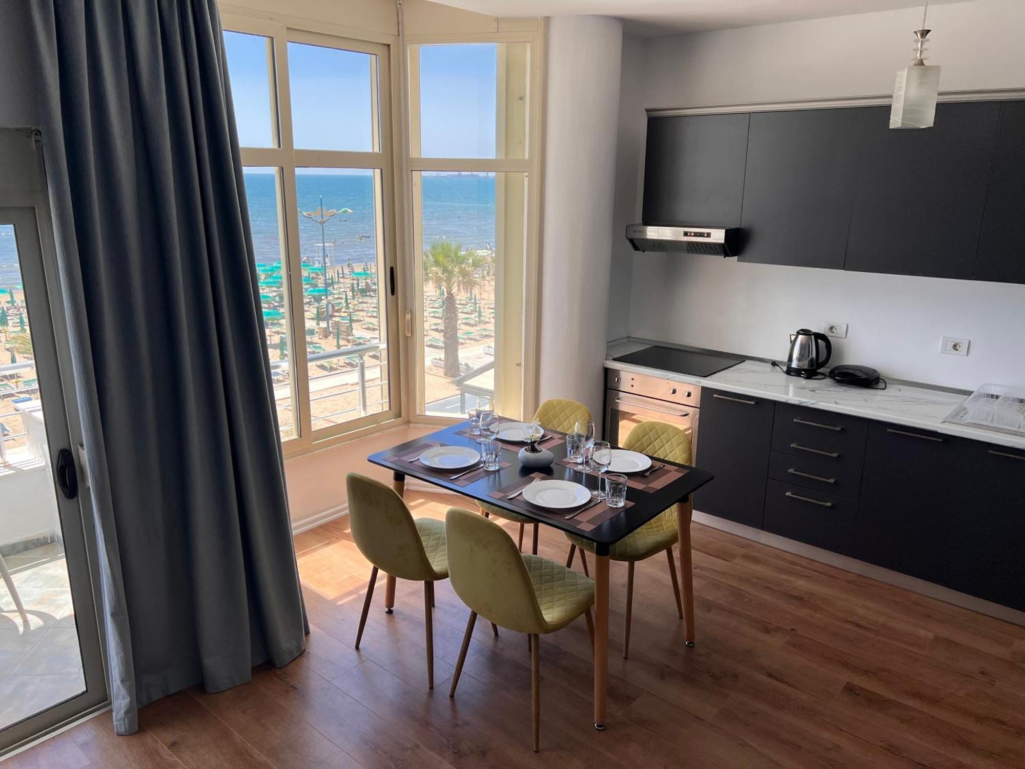 Wave Beachfront Apartments Dıraç Dış mekan fotoğraf