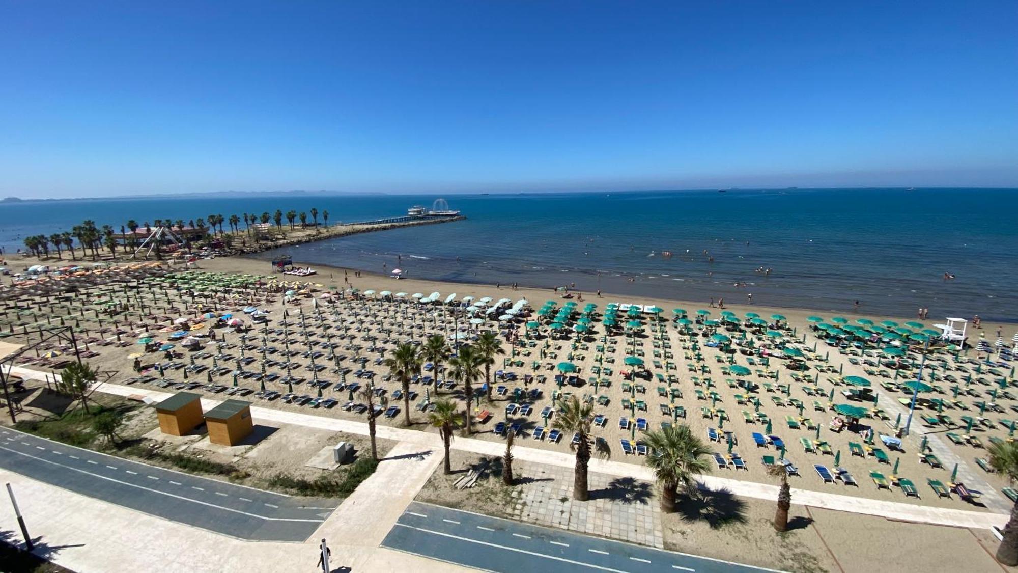 Wave Beachfront Apartments Dıraç Dış mekan fotoğraf
