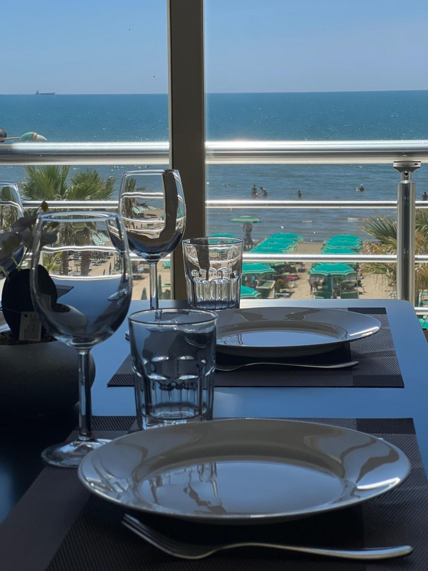 Wave Beachfront Apartments Dıraç Dış mekan fotoğraf