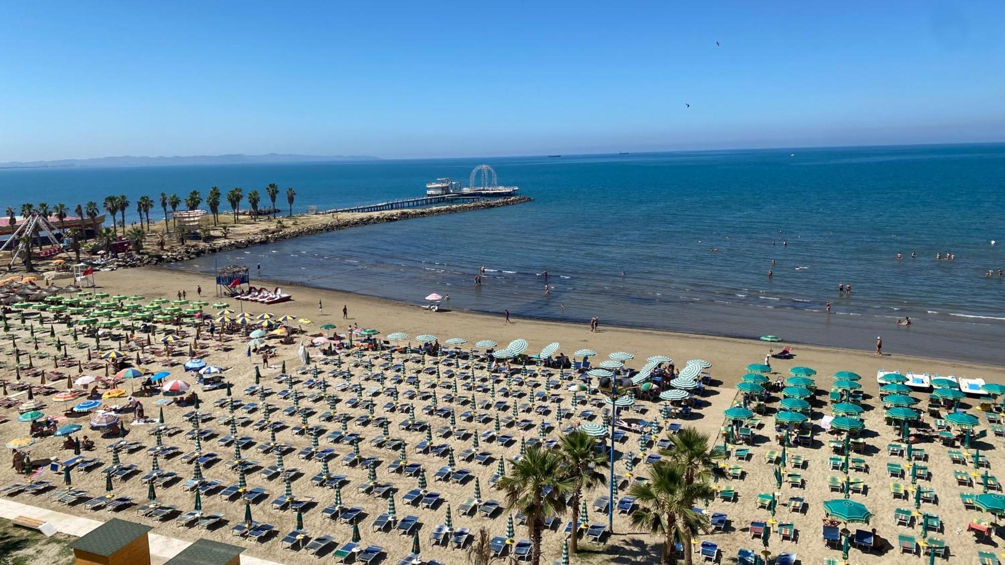 Wave Beachfront Apartments Dıraç Dış mekan fotoğraf