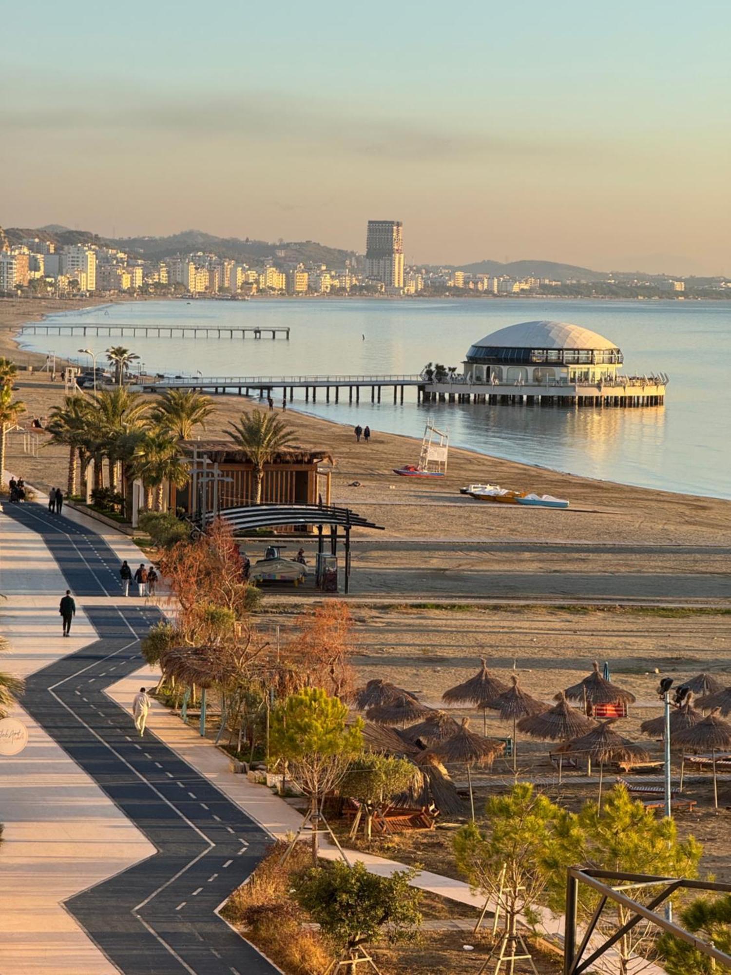 Wave Beachfront Apartments Dıraç Dış mekan fotoğraf